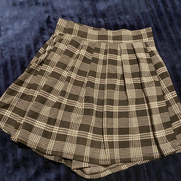 Skirt / Short - Picture 1 of 5